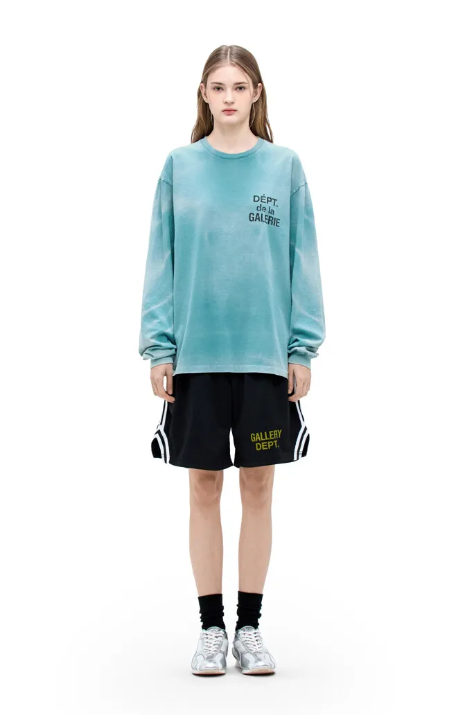 GALLERY DEPT. VENICE COURT SHORTS English mesh shorts Logo webbing wide-leg basketball shorts Black and white S-XL Original molding Loose wide-leg version American boys' first choice Breathable mesh fabric Superimposed soft material inside Comfortable and easy to match Custom-woven original consistent webbing/main mark/component wash mark Details are enlarged to follow